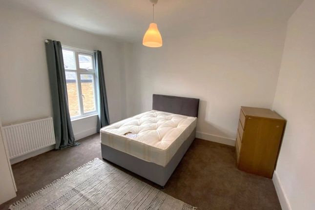 Studio house on Room 4, 5, St. Marys Square, London, £1,000/mo