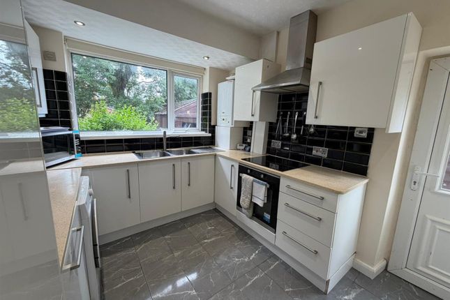 9, Lanark Avenue, Manchester photo 3