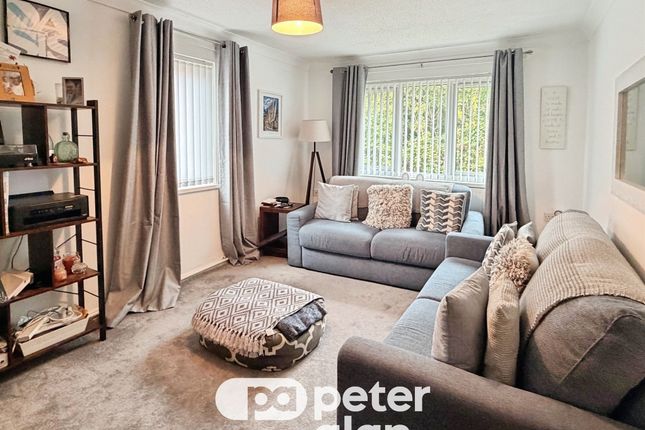 25, Clearwell Court, Newport photo 2