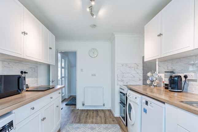 8, Myrtle Close, Beaminster photo 4