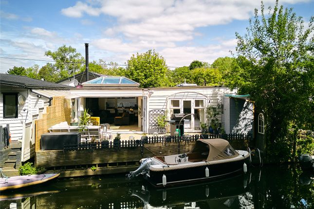 Thumbnail Bungalow for sale in Trowlock Island, Teddington