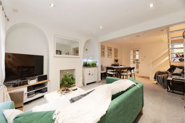 6 Elm Cottages,, Portsmouth Road, Thames Ditton photo 2