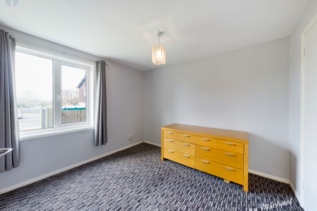 23 Chequers Court, Aylesbury photo 4
