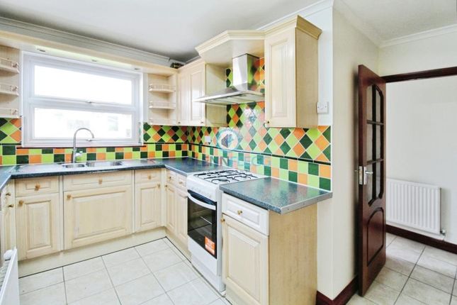 25, Norfolk Avenue, Slough photo 4