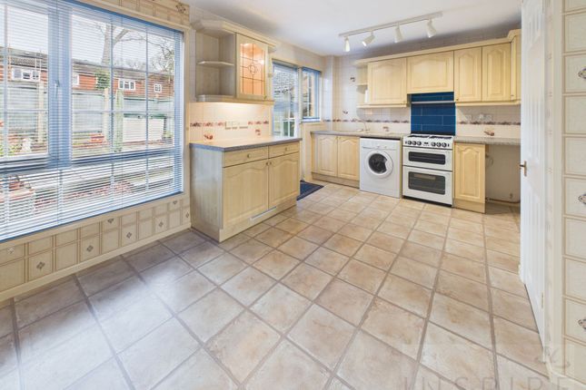 9 Kittiwake Close, Crawley photo 4