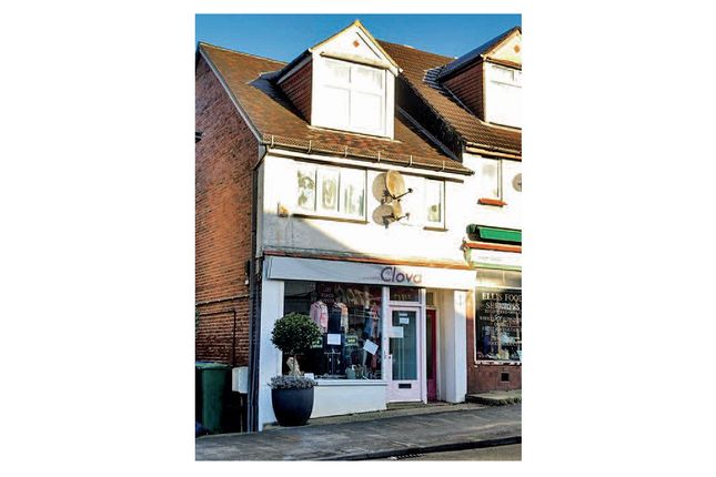 Retail premises to let in Wey Hill, Haslemere, Surrey
