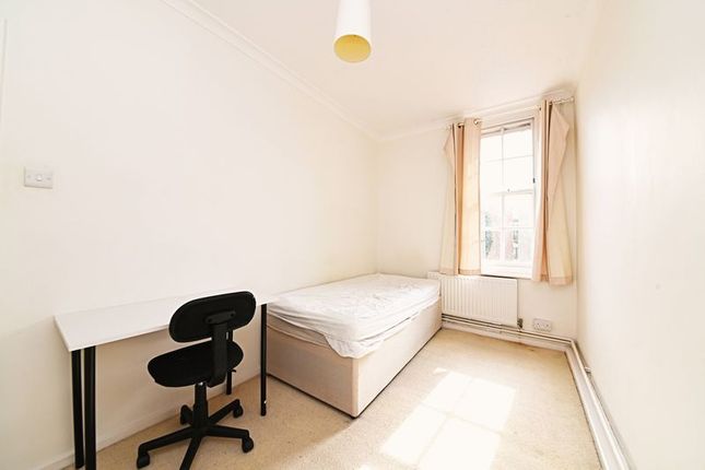 Bourne Estate, London photo 4