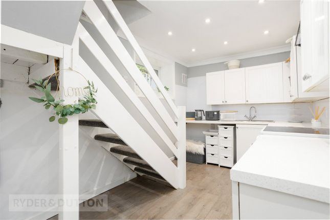 110, Stoneswood Road, Saddleworth photo 3