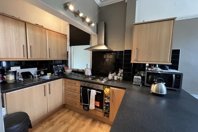 16, Esmond Street, Bradford photo 4