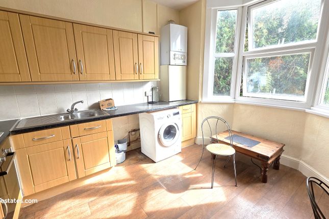 67b Blenheim Gardens, LONDON photo 3