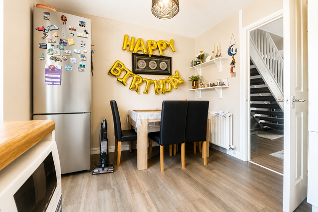 10, Blossom Close, Dagenham photo 4