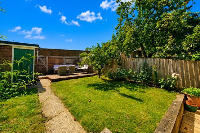 6, Datchworth Turn, Leverstock Green, Hemel Hempstead photo 3