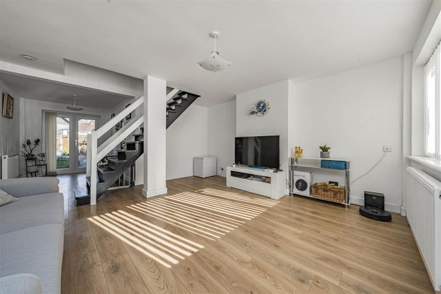 1 Barclay Court, Seymour Road, Slough photo 4