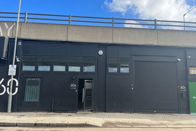 Light industrial to let in Dock Road, London