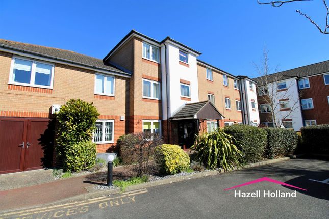 1-bed flat on Flat 11, Kennett Court, Oakleigh Close, Swanley, £192,500
