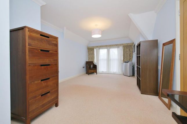 14, Viceroy Court, Northwood photo 4