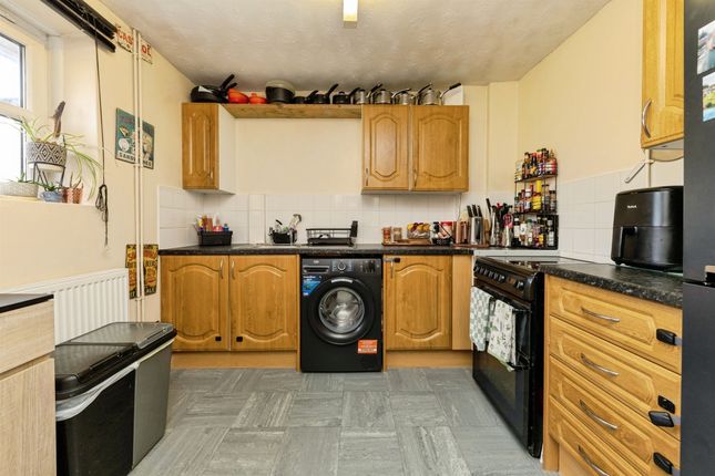 20, Haldens, Welwyn Garden City photo 2