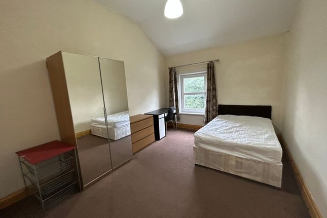 Woodsley Road Hyde Park, Leeds photo 3