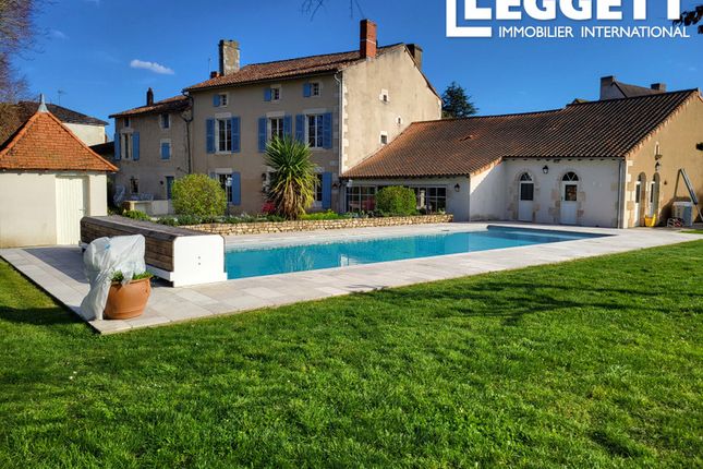 Thumbnail Villa for sale in Saint-Savin, Vienne, Nouvelle-Aquitaine