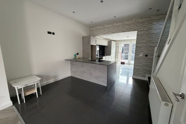 26, Elm Avenue, Manchester photo 5