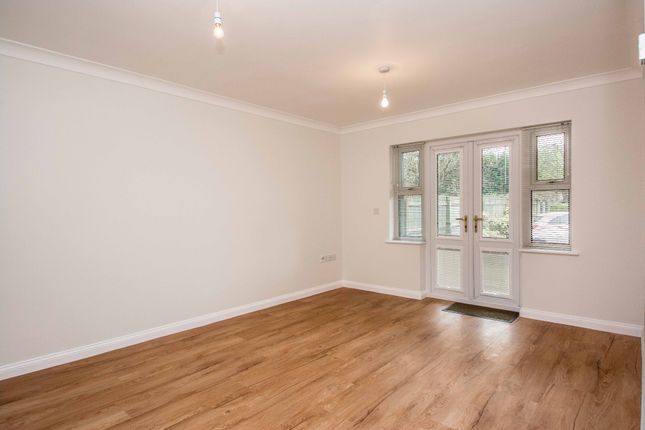 Flat 1 Crichton Court, West End Road, Mortimer Common, Reading photo 3