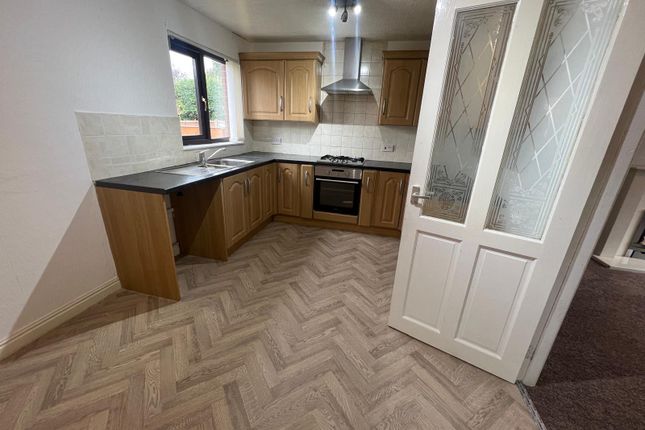7, Green Bridge Close, Rochdale photo 4
