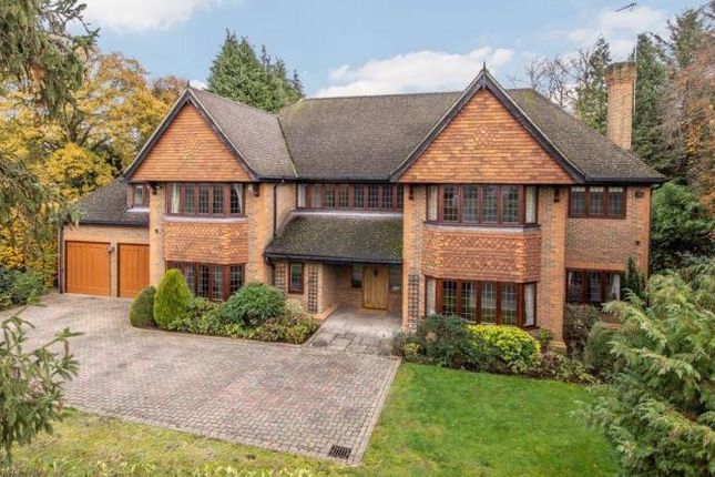 Thumbnail Detached house to rent in Broad High Way, Cobham