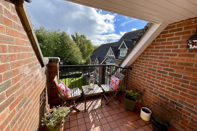 21, Abbey Springs, Darlington photo 2