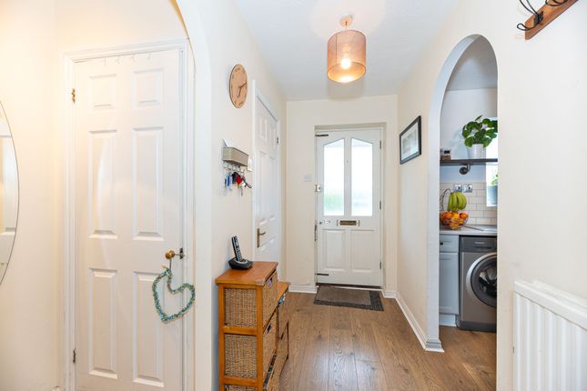 11 Woodgate Drive, London photo 4