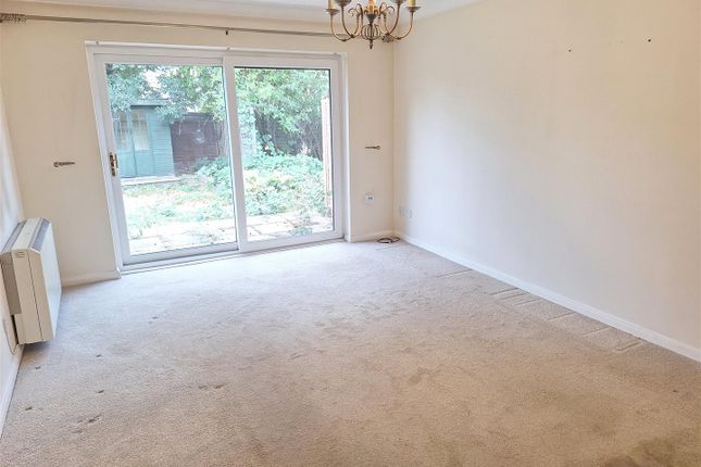 6, Brook Lea, Reading photo 4