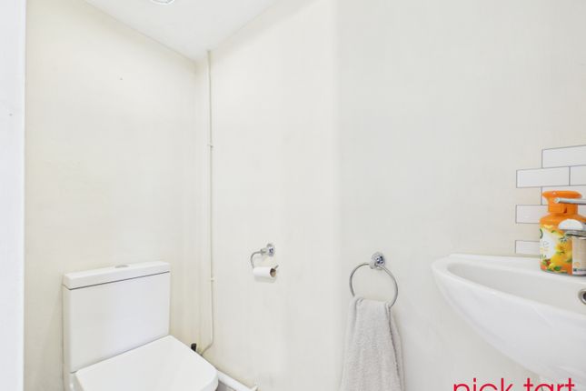 27, Melrose Gardens, Telford photo 5