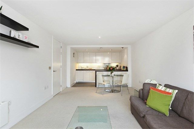 Flat to rent in Empire Square, London, London
