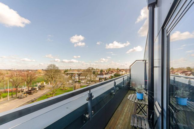 Thumbnail Flat for sale in Ewell Road, Surbiton