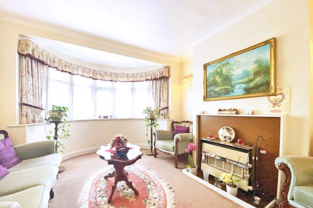23, Ovesdon Avenue, Harrow photo 3