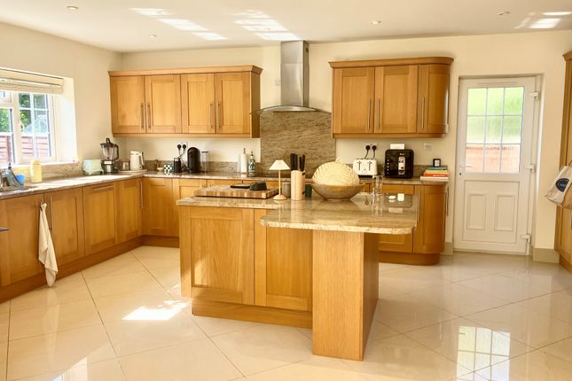 25, Ashbury Close, Hatfield photo 4