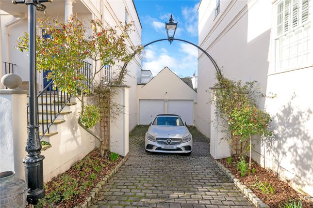 28, Beaufort Close, London photo 4