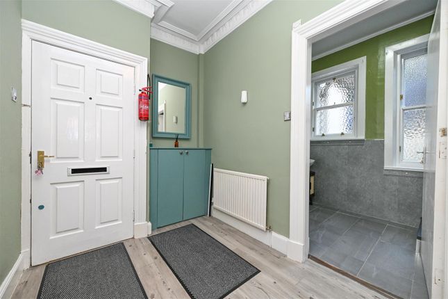 6, Castlebank, Lanark photo 2