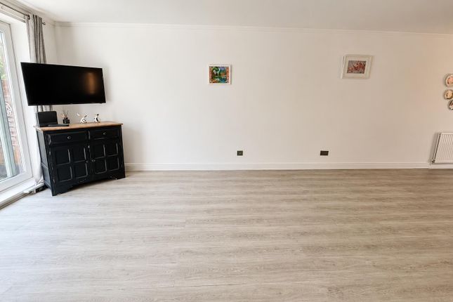 75, Sedlescombe Gardens, St. Leonards-On-Sea photo 3