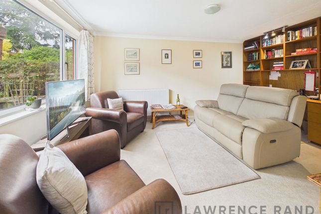 65, Myrtleside Close, Middlesex photo 4