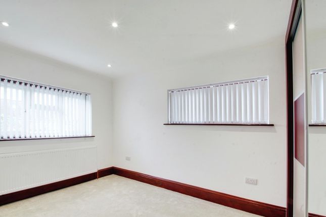 Detached house to rent in Somerset Way, Richings Park
