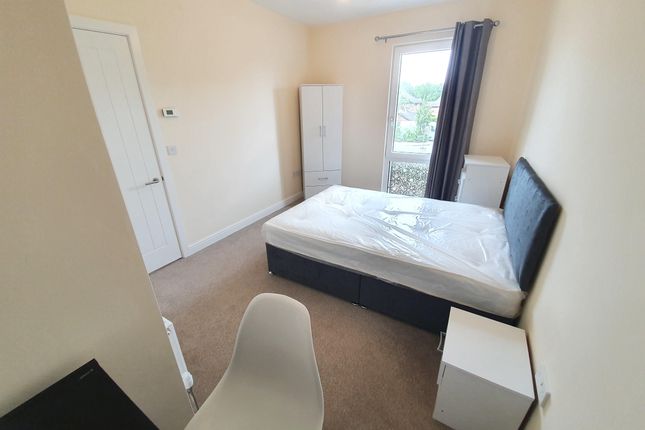 Town house to rent in Wild Apple Close, Rayne Park, Norwich