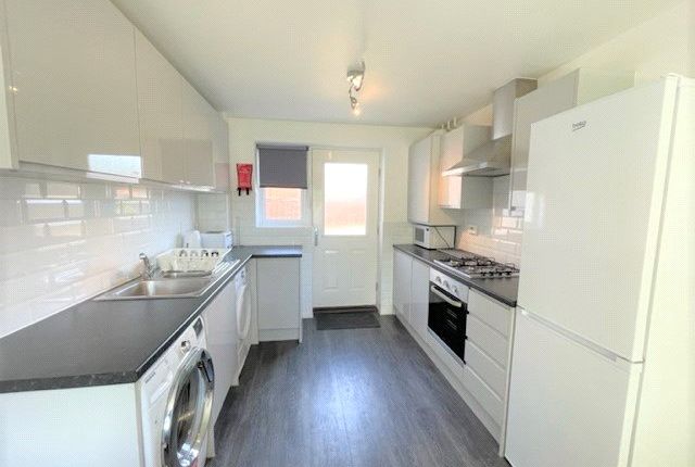 Room 1, 4, Oakworth Close, Telford photo 5