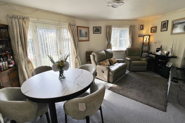 Flat 10 Fielder Court, Stakes Road, Waterlooville photo 2