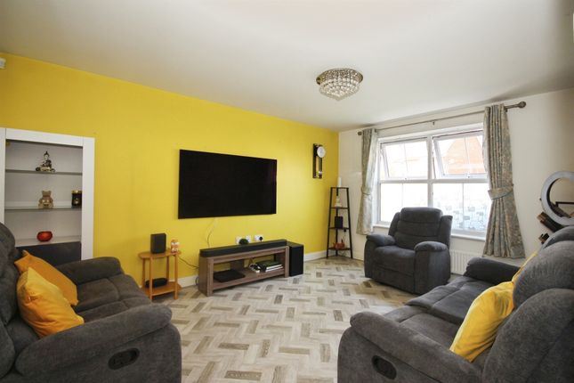51, Lionheart Avenue, Leamington Spa photo 3