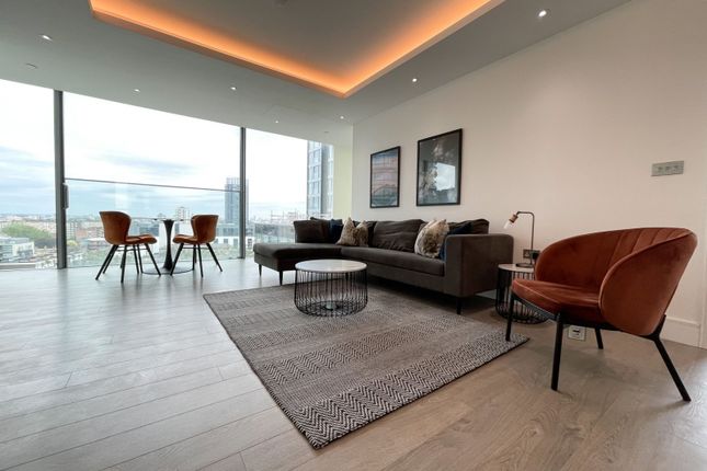 Flat to rent in Carrara Tower, 1 Bollinder Place, London