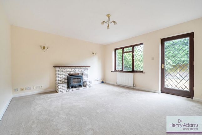 33 Forest Rise, Liss photo 2