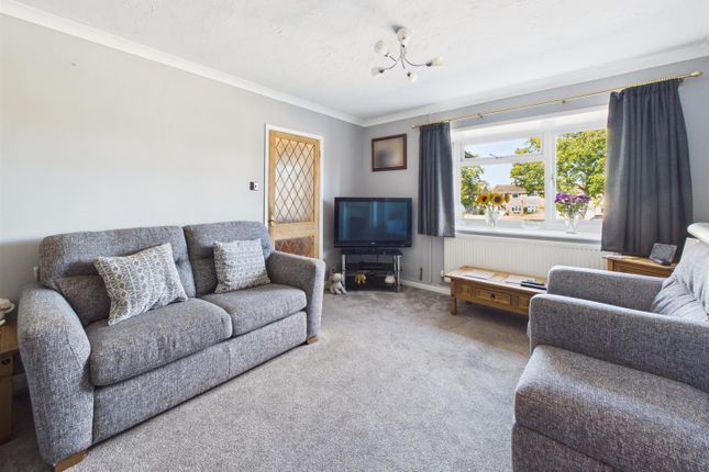 37, Woodland Green, Gloucester photo 3