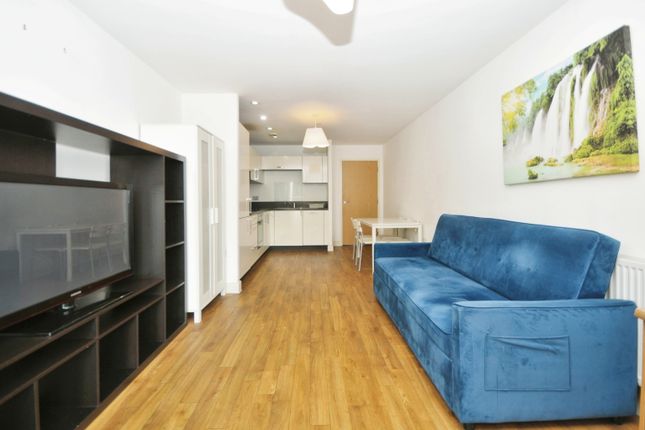 Flat 23, Torre Vista, 45, Loampit Vale, London photo 4