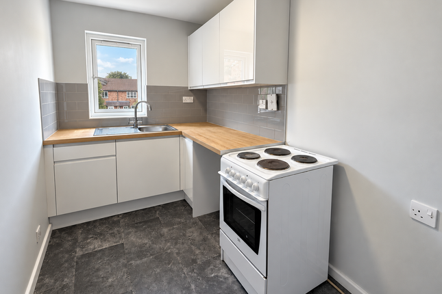 60, Moor Pond Close, Bicester photo 4