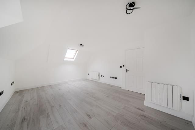 2-bed flat on 14, Floyer Close, Richmond, £600,000